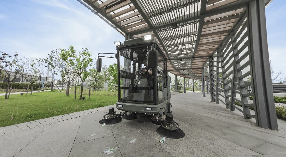 全封閉駕駛式電動掃地車